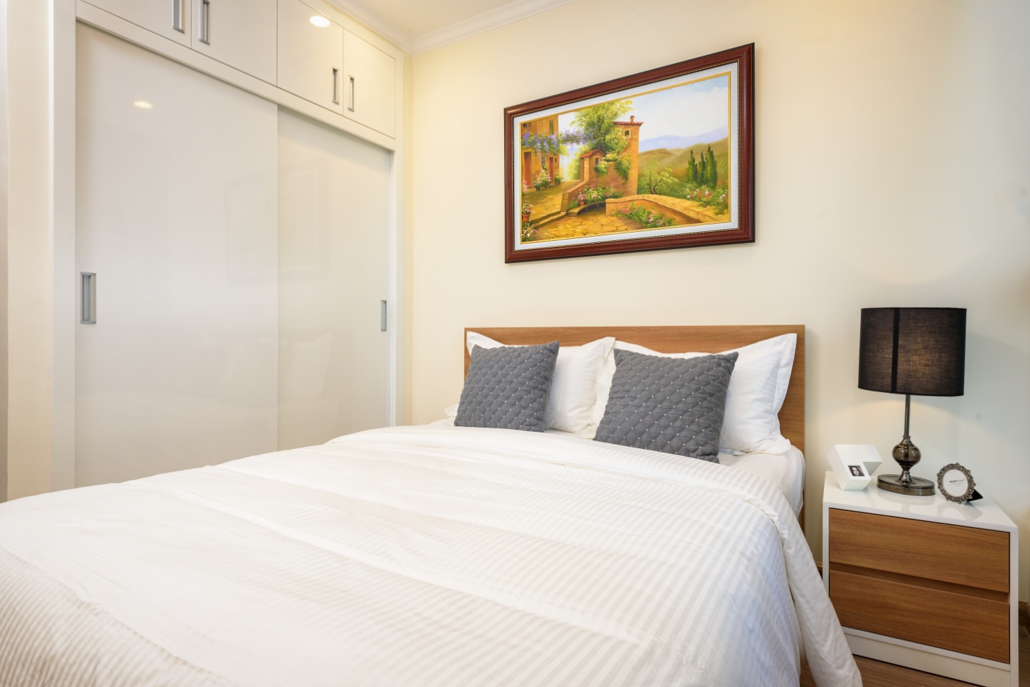CHO THUÊ CĂN HỘ 2PN TÒA L4-5 FULL NỘI THẤT 5 SAO PHONG CÁCH HIỆN ĐẠI