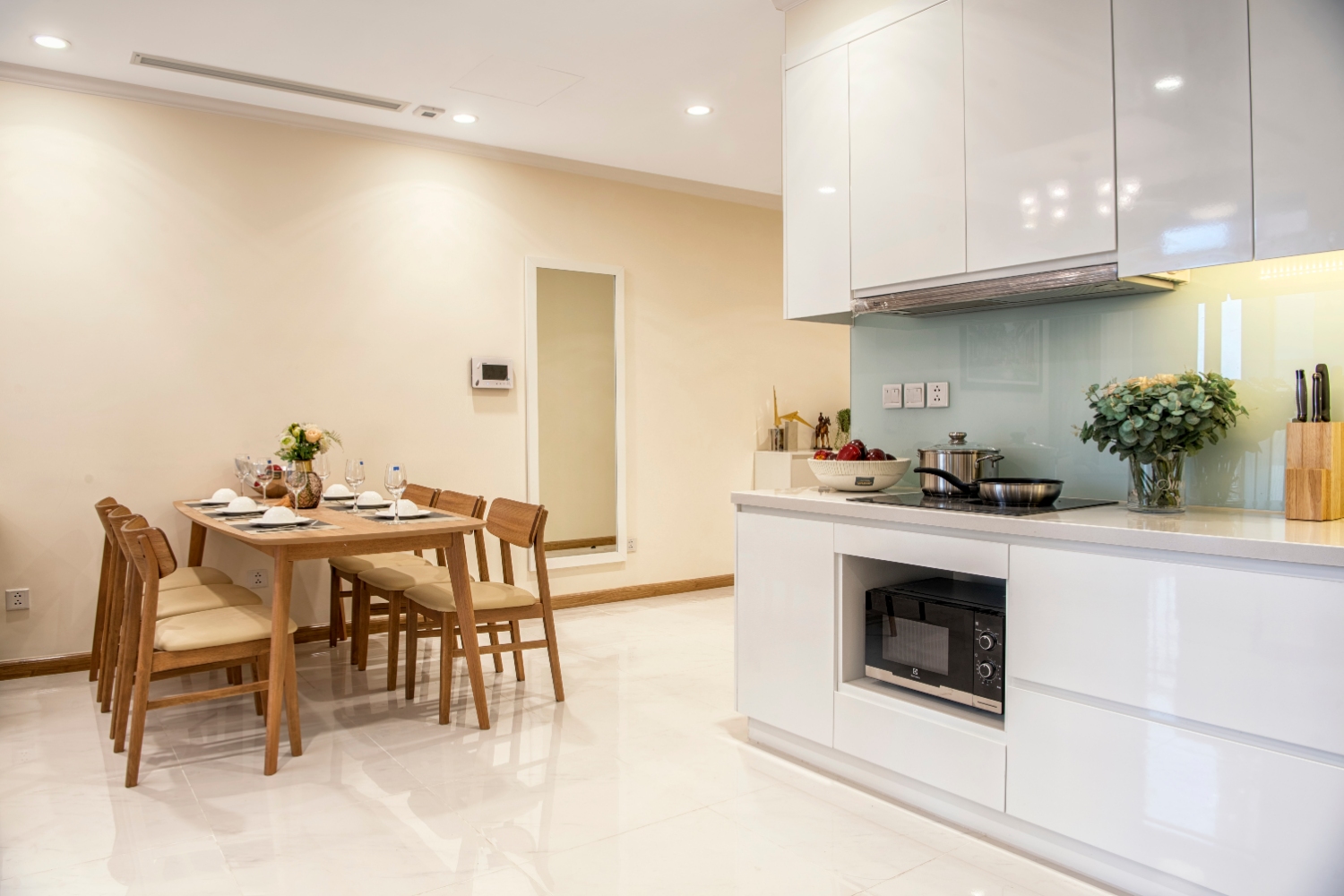 CHO THUÊ CĂN HỘ 2PN TÒA L4-5 FULL NỘI THẤT 5 SAO PHONG CÁCH HIỆN ĐẠI