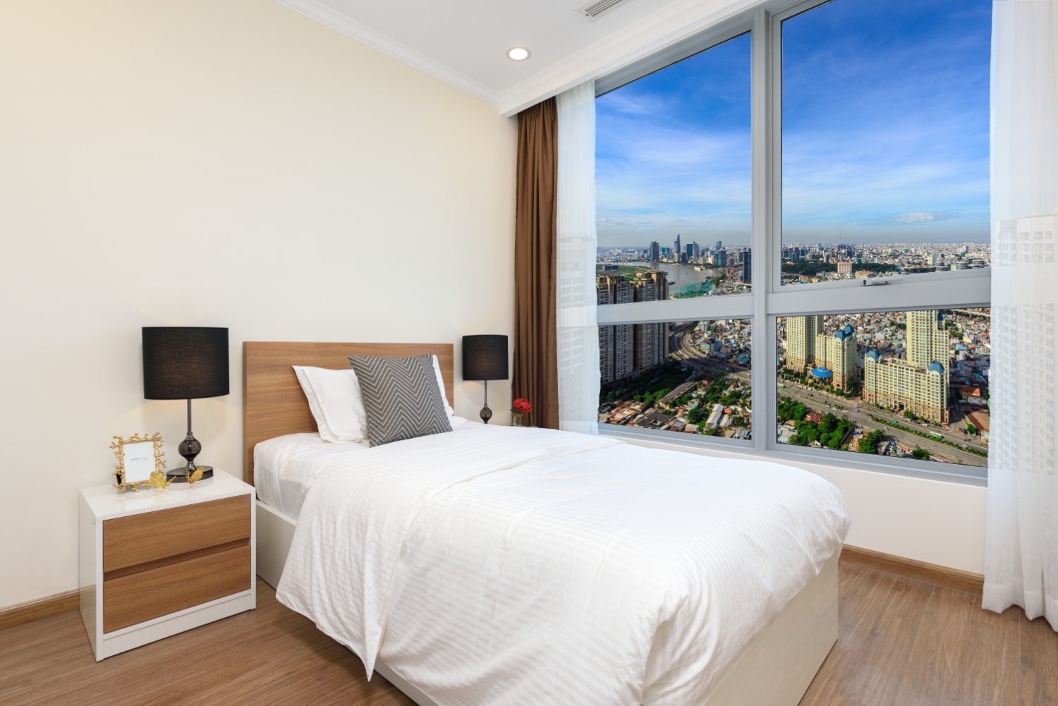 CHO THUÊ CĂN HỘ 3PN TÒA L4-5 FULL NỘI THẤT 5 SAO PHONG CÁCH HIỆN ĐẠI