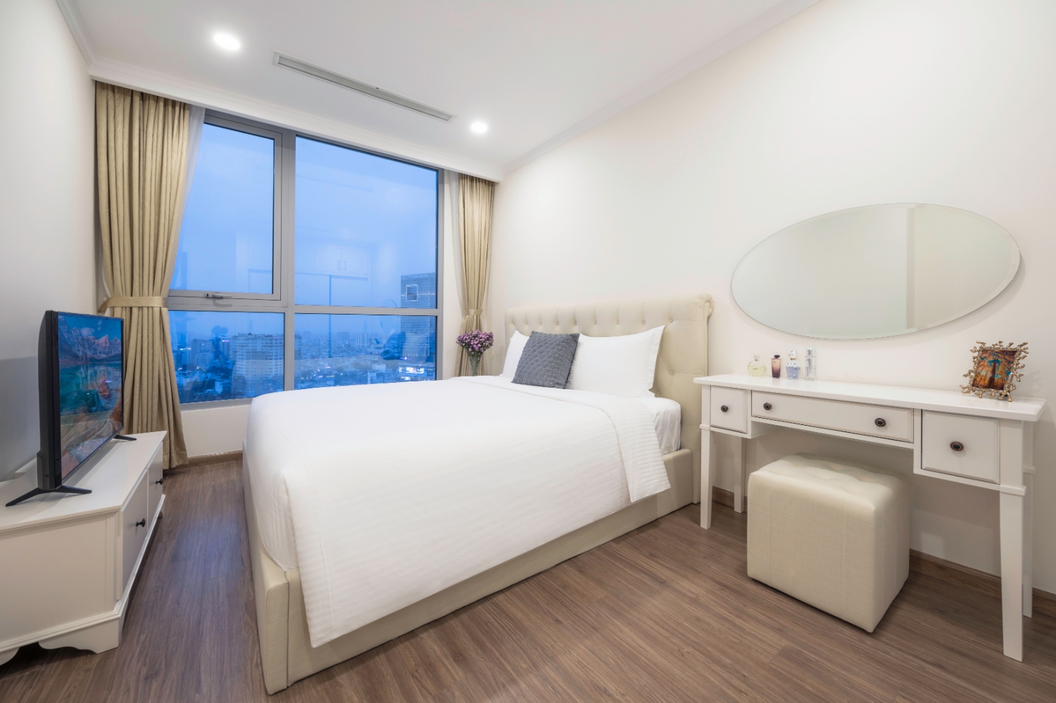 CHO THUÊ CĂN HỘ 2 PN TÒA PLUS FULL NỘI THẤT 5 SAO PHONG CÁCH BÁN CỔ ĐIỂN