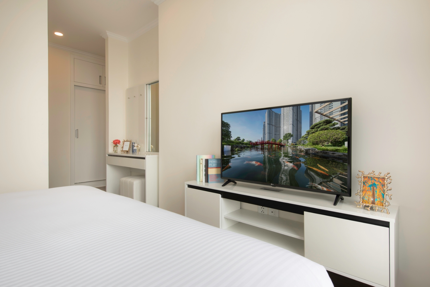 CHO THUÊ CĂN HỘ 2PN FULL TÒA PLUS NỘI THẤT 5 SAO PHONG CÁCH HIỆN ĐẠI