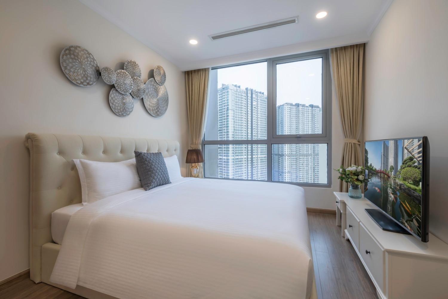 CHO THUÊ CĂN HỘ 3 PN TÒA PLUS FULL NỘI THẤT 5 SAO PHONG CÁCH BÁN CỔ ĐIỂN