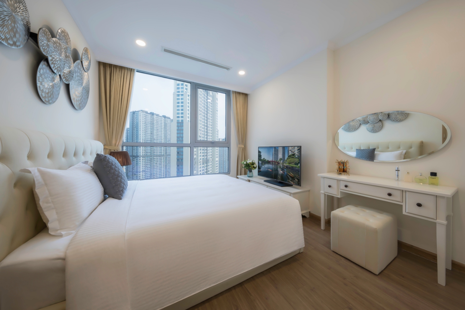 CHO THUÊ CĂN HỘ 3 PN TÒA PLUS FULL NỘI THẤT 5 SAO PHONG CÁCH BÁN CỔ ĐIỂN